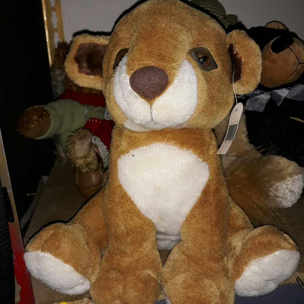 Lion from mad trading co ( free with purchase must add to bundle